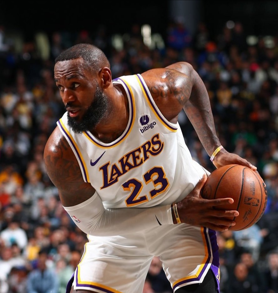 爱游戏-包含詹姆斯焦点对战，西亚卡姆与30激战掘金分钟，出色防守胜负难料！的词条